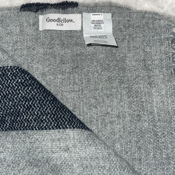 💕5 for $20 GOODFELLOW & Co. Striped Scarf Navy & Gray With Fringe EUC - Picture 2 of 8